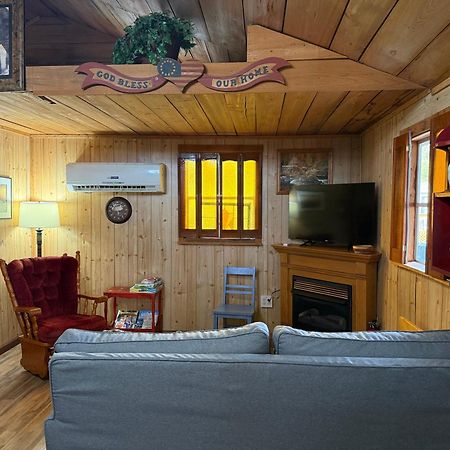 Cozy Cabin Walking Distance To Parkway! Пиджен Фордж Екстериор снимка