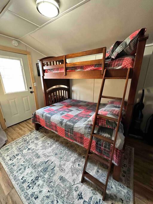 Cozy Cabin Walking Distance To Parkway! Пиджен Фордж Екстериор снимка